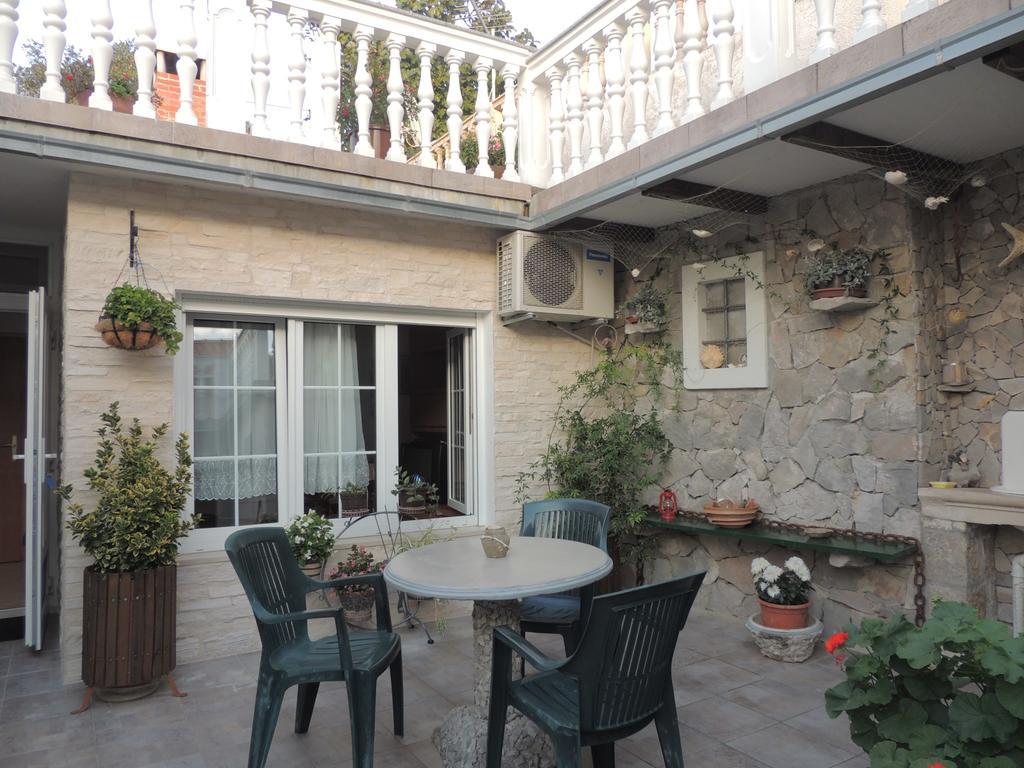 Apartment In Novi Vinodolski 15274 포빌레 외부 사진