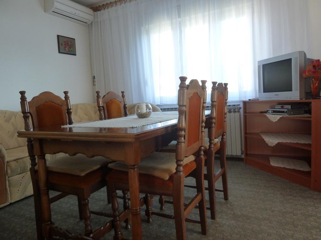 Apartment In Novi Vinodolski 15274 포빌레 외부 사진