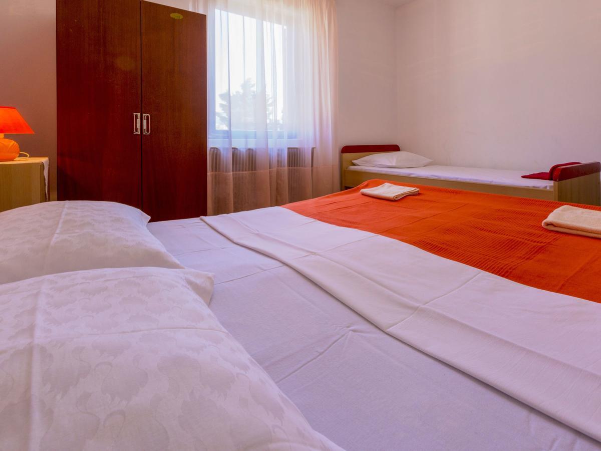 Apartment In Novi Vinodolski 15274 포빌레 외부 사진