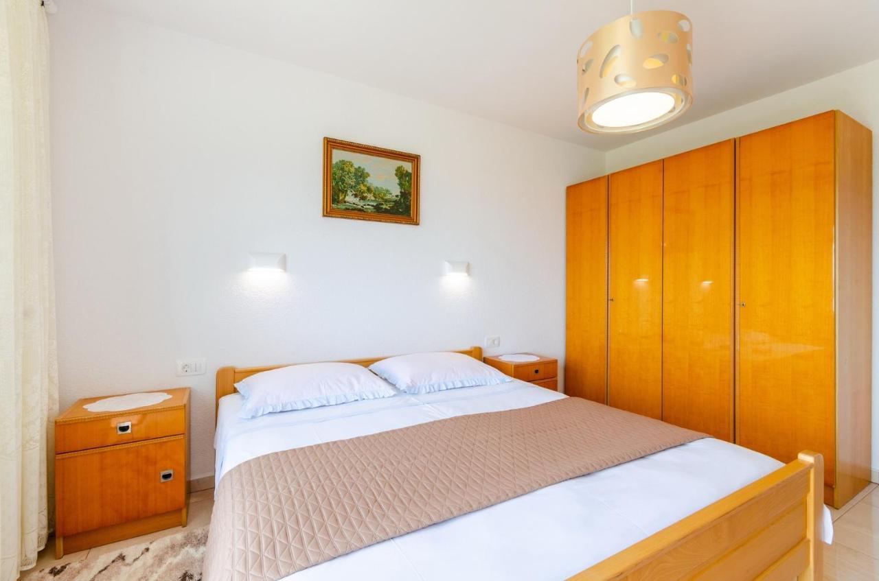 Apartment In Novi Vinodolski 15274 포빌레 외부 사진