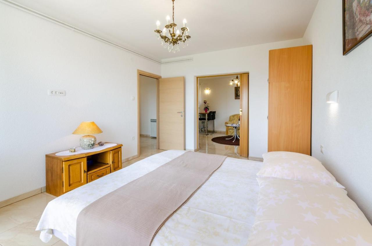 Apartment In Novi Vinodolski 15274 포빌레 외부 사진