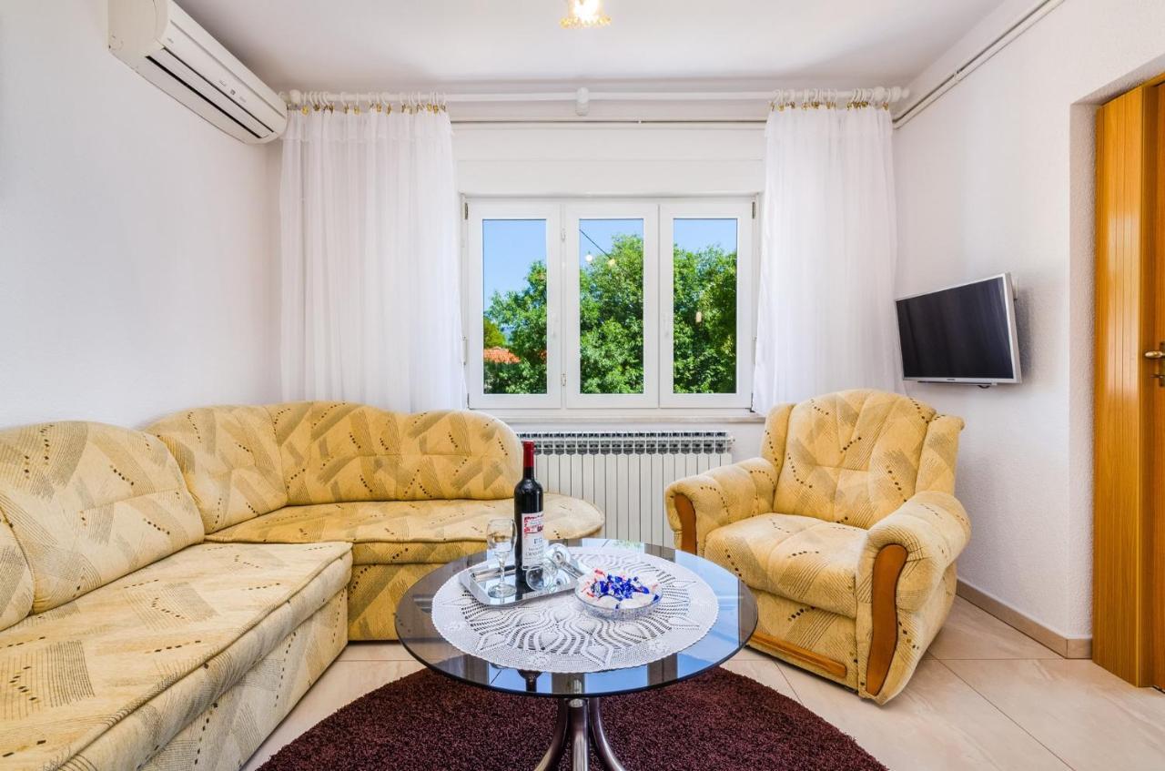 Apartment In Novi Vinodolski 15274 포빌레 외부 사진