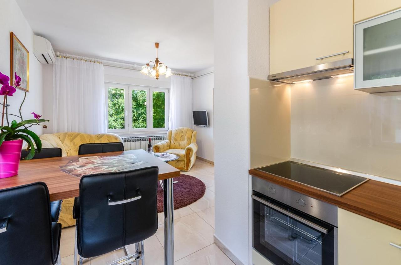 Apartment In Novi Vinodolski 15274 포빌레 외부 사진