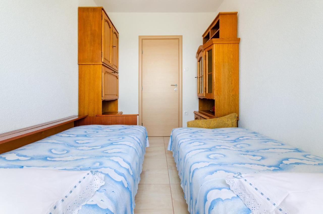 Apartment In Novi Vinodolski 15274 포빌레 외부 사진