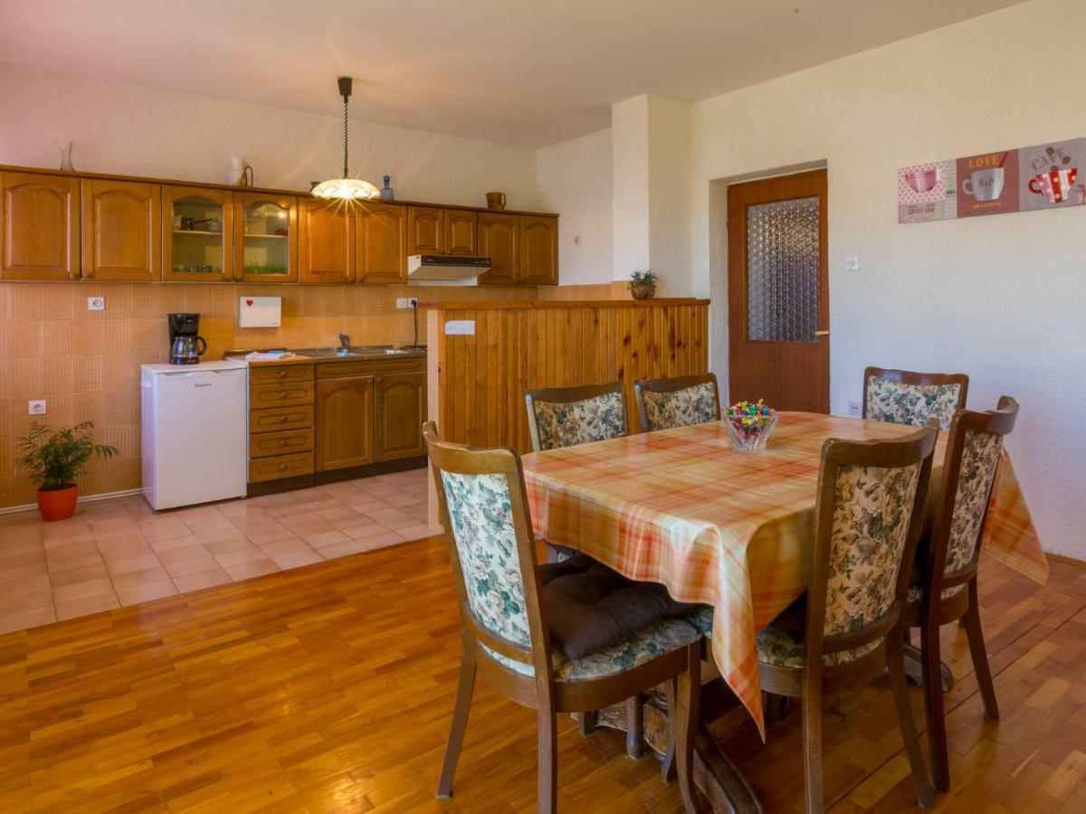 Apartment In Novi Vinodolski 15274 포빌레 외부 사진