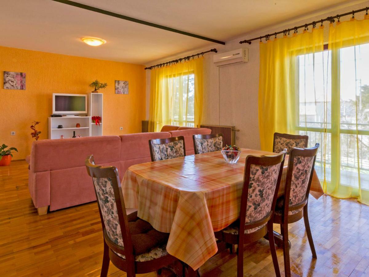 Apartment In Novi Vinodolski 15274 포빌레 외부 사진