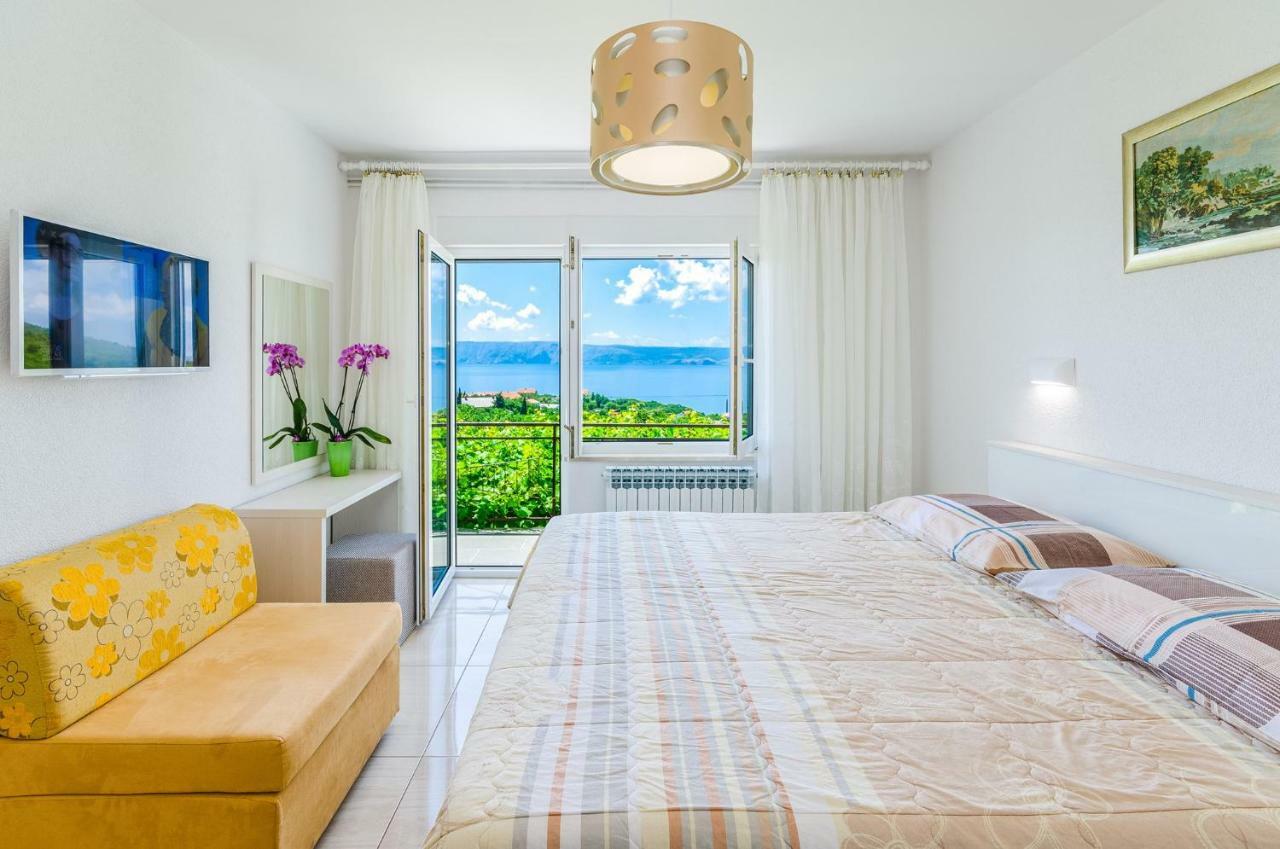 Apartment In Novi Vinodolski 15274 포빌레 외부 사진
