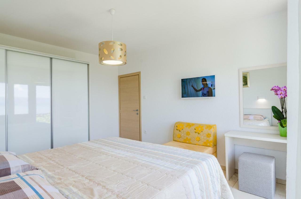 Apartment In Novi Vinodolski 15274 포빌레 외부 사진